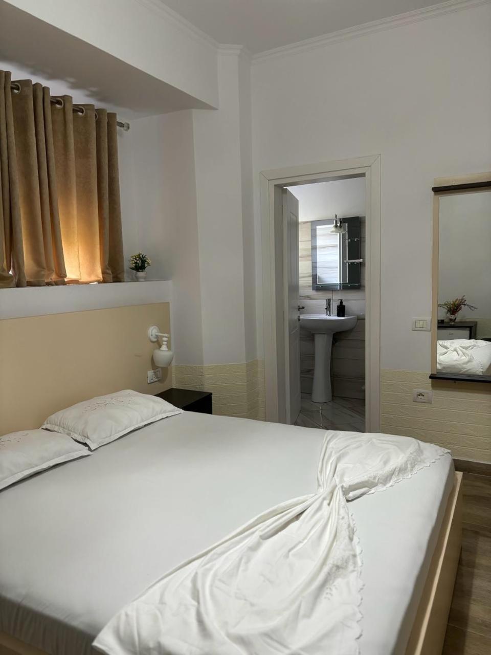 Guest House Adi Hoxha Берат Екстериор снимка