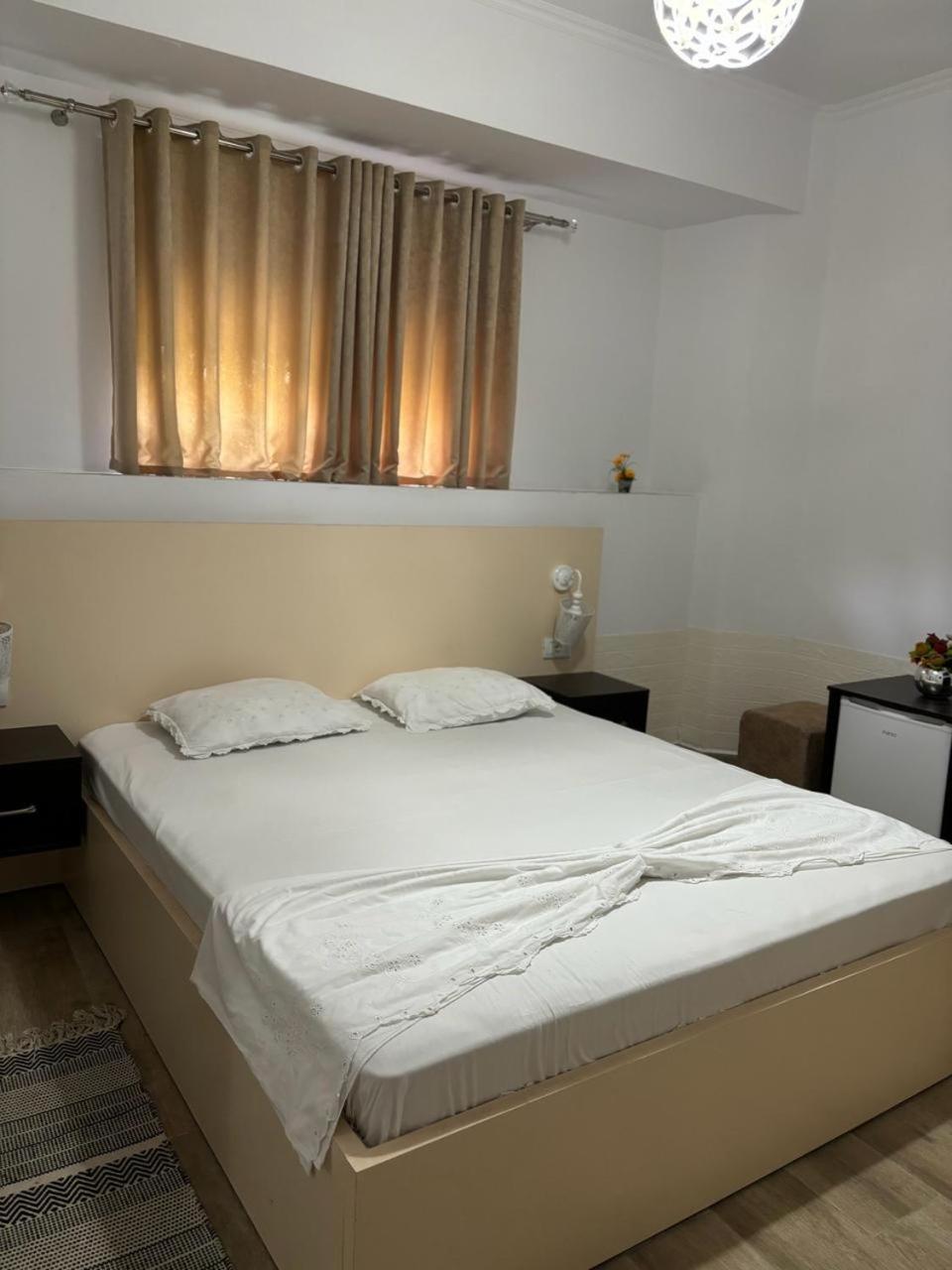 Guest House Adi Hoxha Берат Екстериор снимка