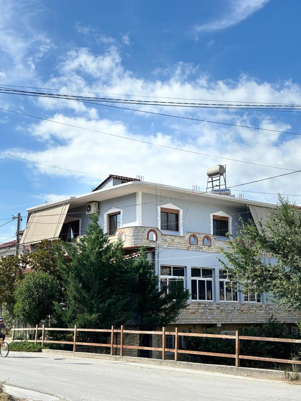 Guest House Adi Hoxha Берат Екстериор снимка