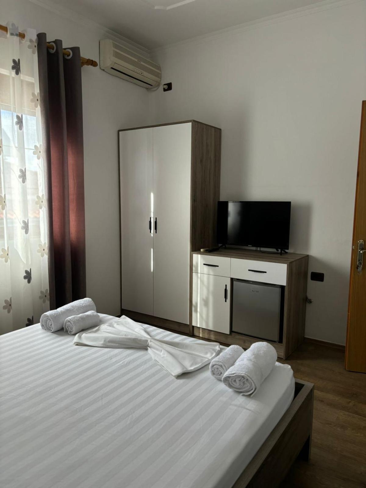 Guest House Adi Hoxha Берат Екстериор снимка