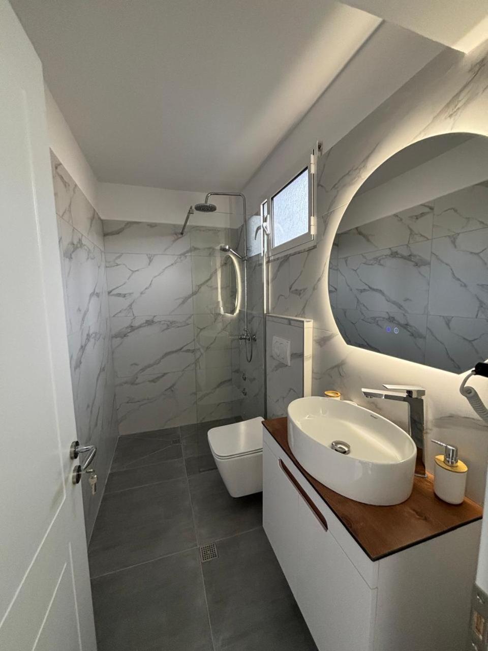 Guest House Adi Hoxha Берат Екстериор снимка