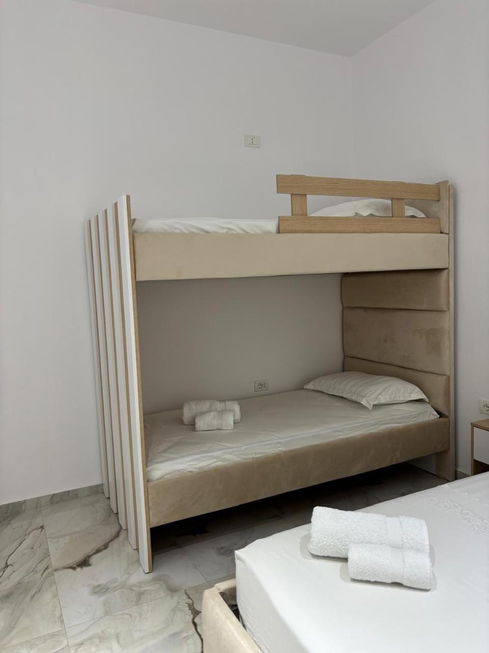 Guest House Adi Hoxha Берат Екстериор снимка