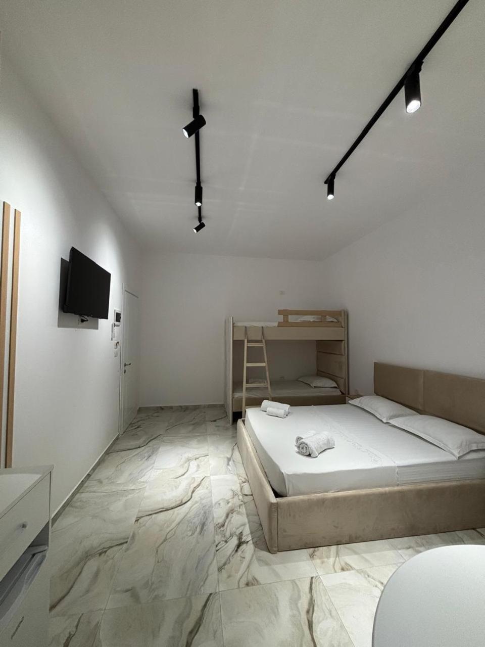 Guest House Adi Hoxha Берат Екстериор снимка