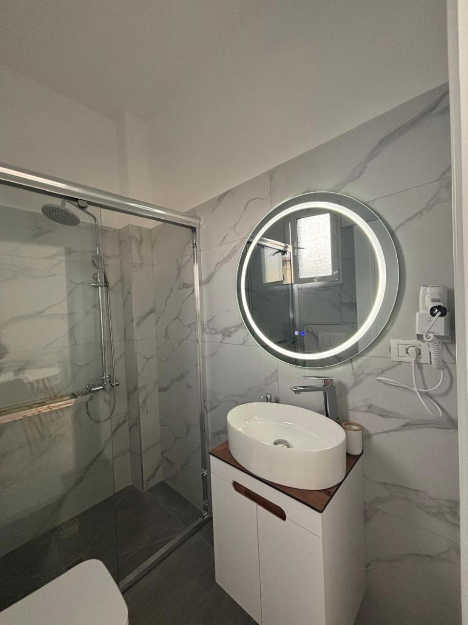 Guest House Adi Hoxha Берат Екстериор снимка