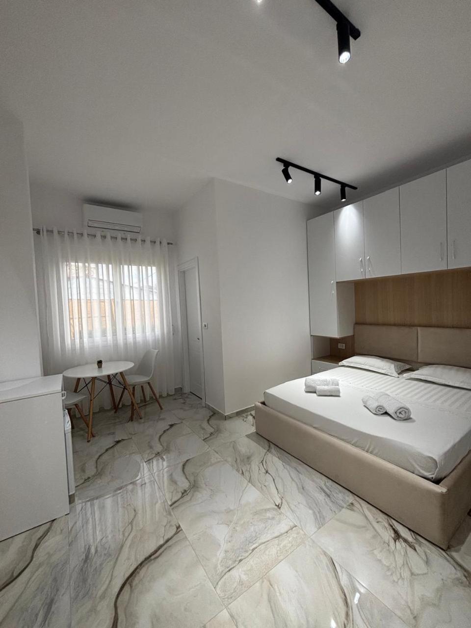 Guest House Adi Hoxha Берат Екстериор снимка