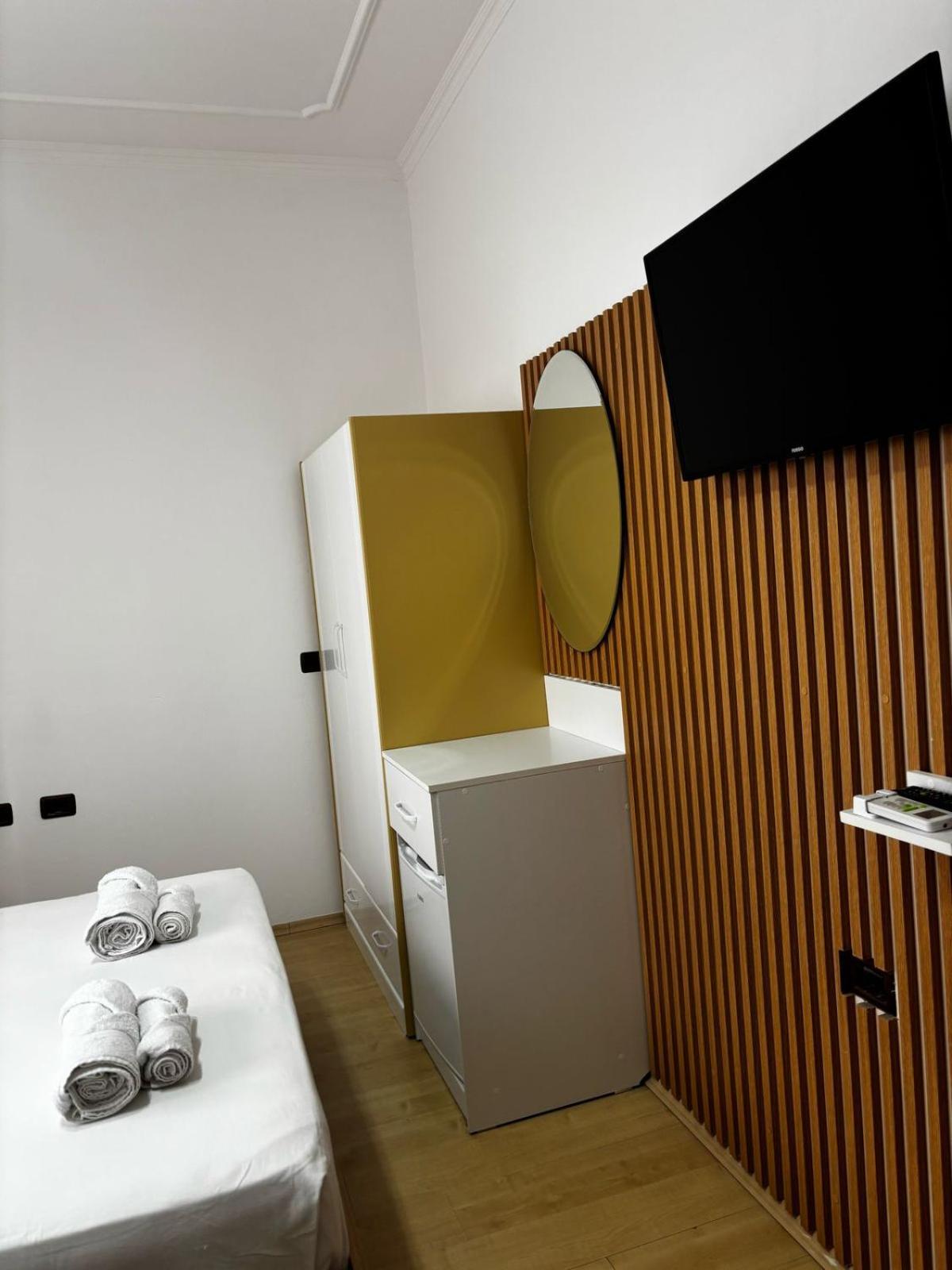 Guest House Adi Hoxha Берат Екстериор снимка